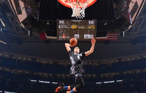 爱游戏APP-詹姆斯赛后谦逊发言登热搜，马德里竞技绝杀罗马引发热议