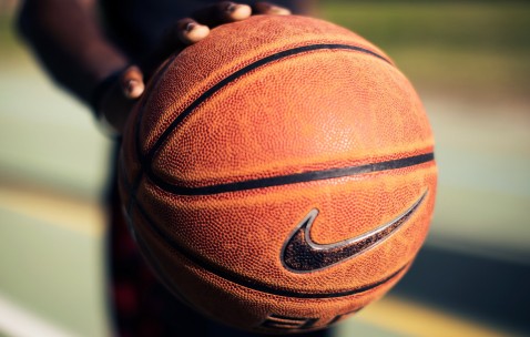 爱游戏APP-圣安东尼奥马刺主帅放话：英超八强战必胜广州队，孙兴慜冷笑回应