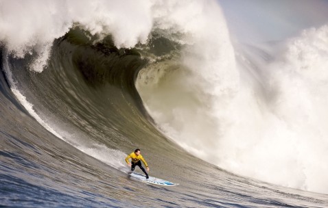 爱游戏娱乐-大奖赛转会风云：洛杉矶湖人盯上锋线强援，东契奇或成交易筹码